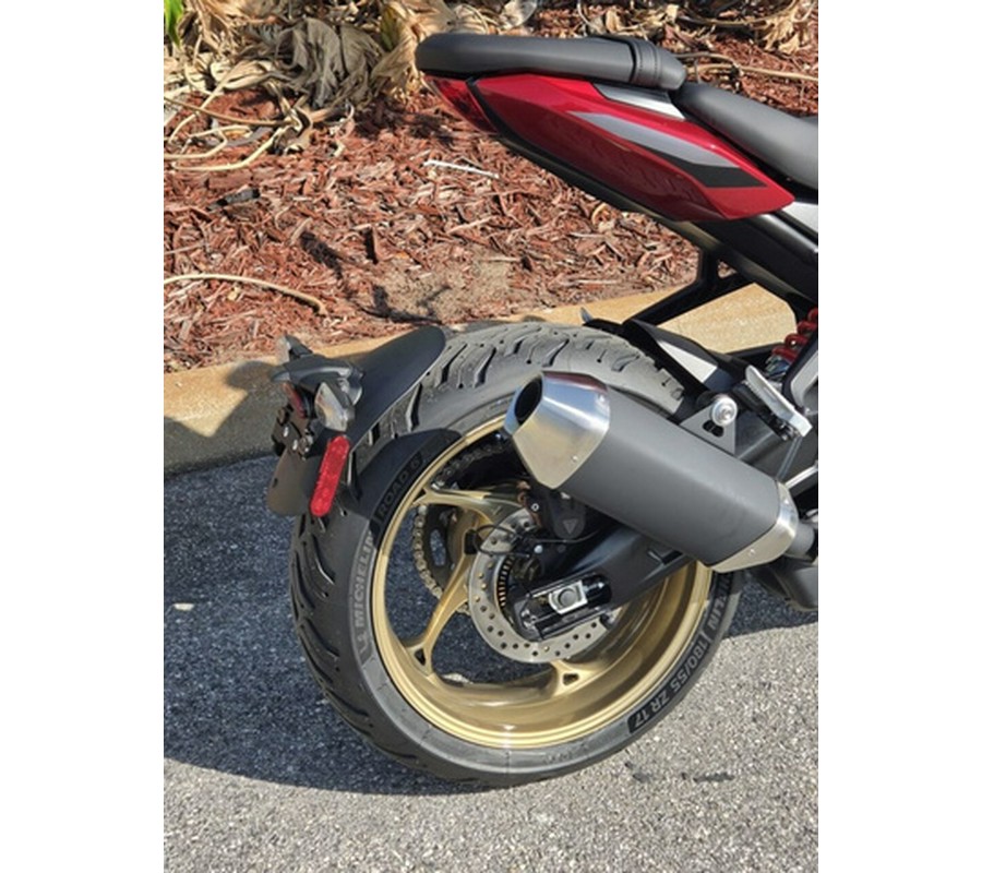 2026 Triumph Trident 800 Carnival red 800 Jet Black