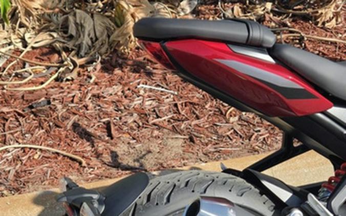 2026 Triumph Trident 800 Carnival red 800 Jet Black