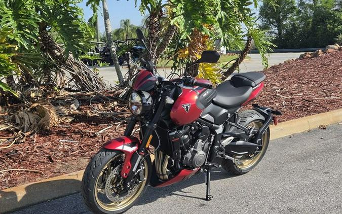 2026 Triumph Trident 800 Carnival red 800 Jet Black