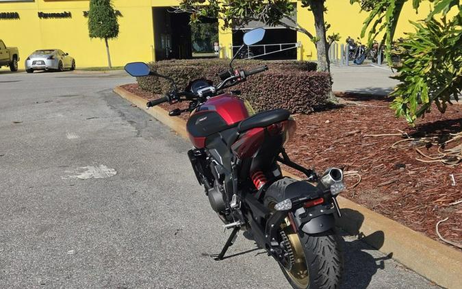 2026 Triumph Trident 800 Carnival red 800 Jet Black
