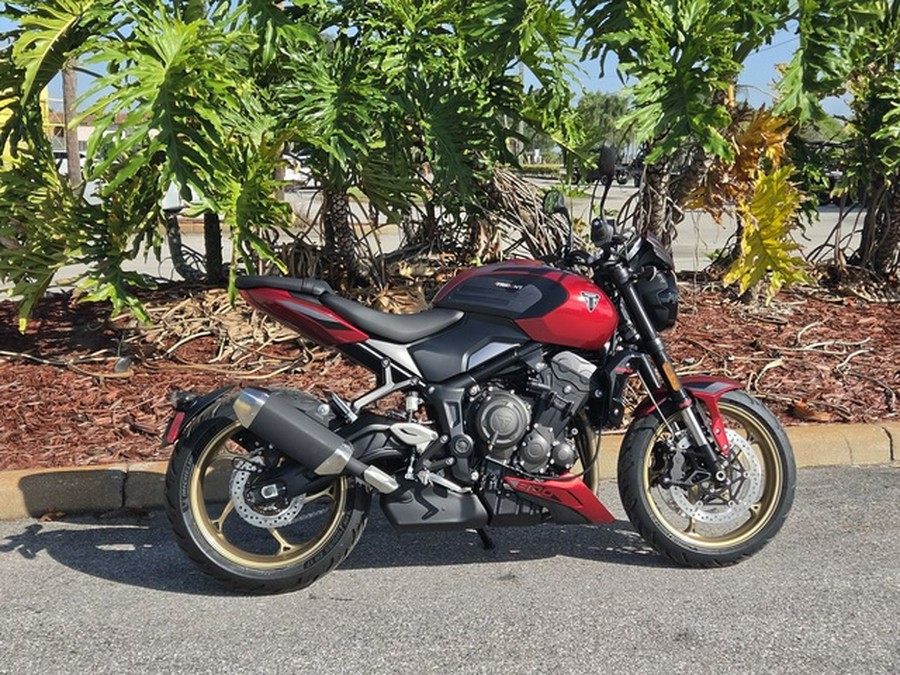 2026 Triumph Trident 800 Carnival red 800 Jet Black