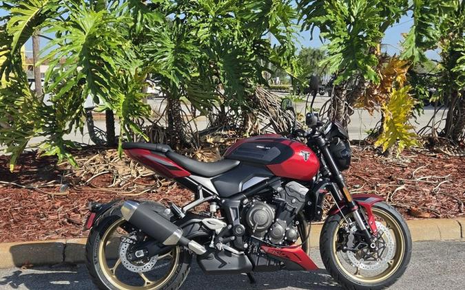 2026 Triumph Trident 800 Carnival red 800 Jet Black