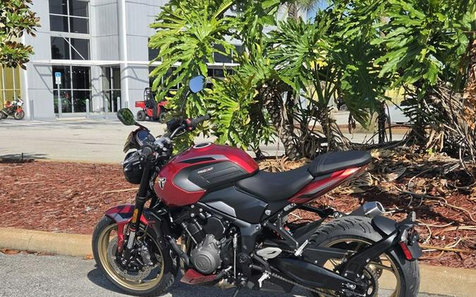 2026 Triumph Trident 800 Carnival red 800 Jet Black