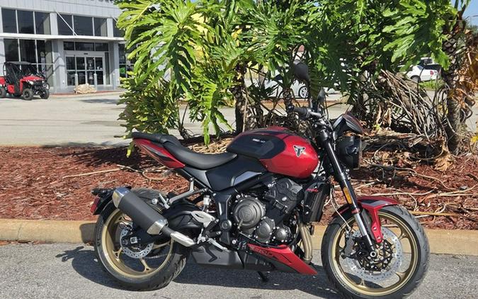 2026 Triumph Trident 800 Carnival red 800 Jet Black