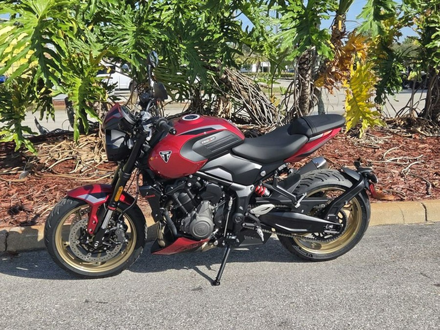 2026 Triumph Trident 800 Carnival red 800 Jet Black