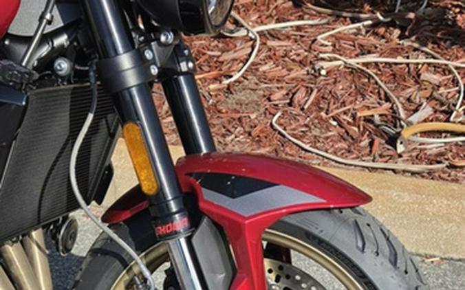 2026 Triumph Trident 800 Carnival red 800 Jet Black