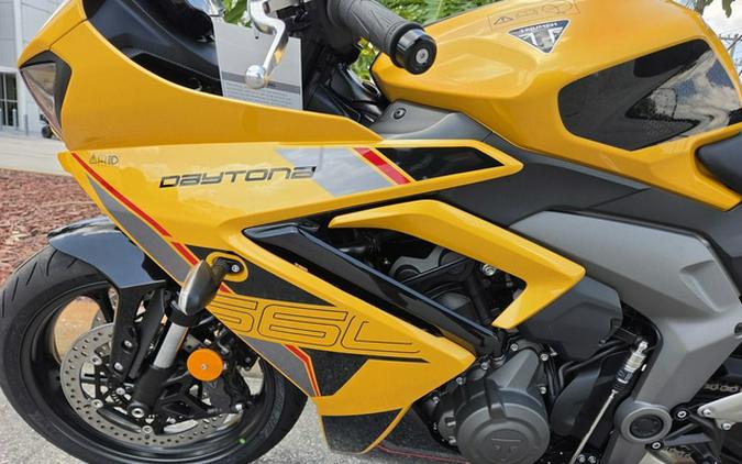 2026 Triumph Daytona 660 Cosmic Yellow / Sapphire Black 660 Sapphire Black