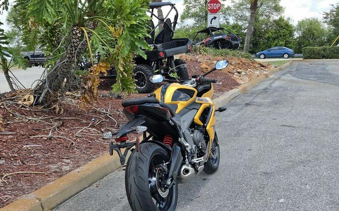 2026 Triumph Daytona 660 Cosmic Yellow / Sapphire Black 660 Sapphire Black
