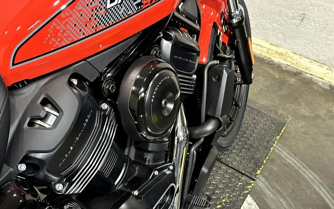 Harley-Davidson® Nightster® 2026 RH975 84697831 BLOOD ORANGE