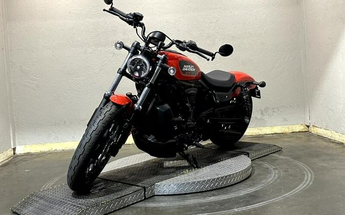 Harley-Davidson® Nightster® 2026 RH975 84697831 BLOOD ORANGE