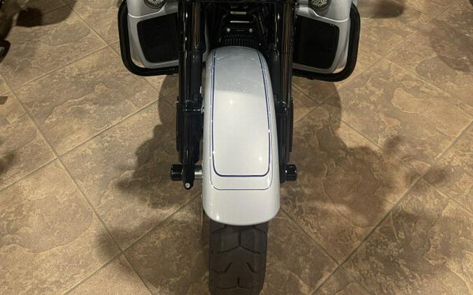 2025 Harley-Davidson® Tri Glide® Ultra ATLAS SLV MTLIC W/ PINSTRIP