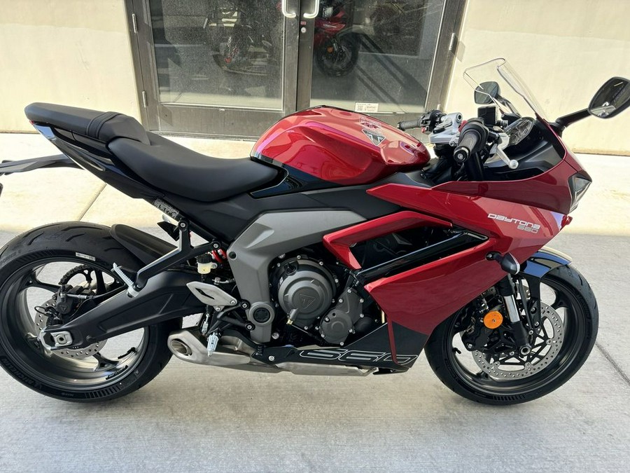 2025 Triumph Daytona 660 Carnival Red/Sapphire Black