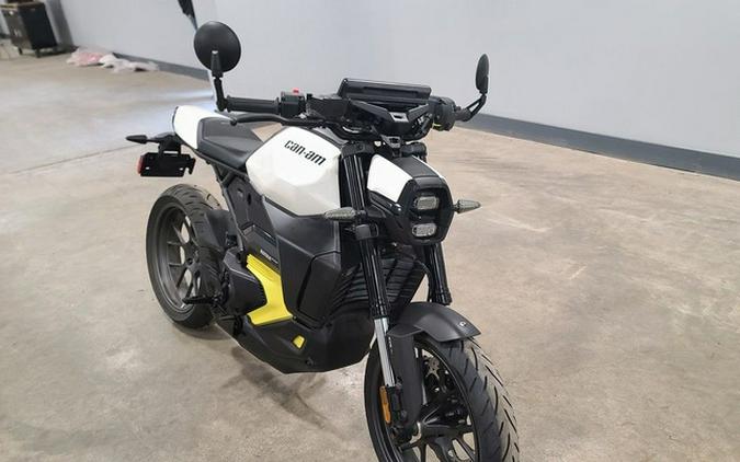 2025 Can-Am Pulse White