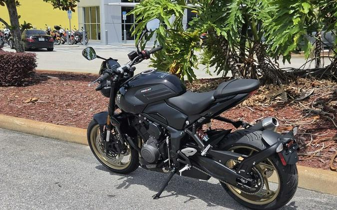 2026 Triumph Trident 800 Jet Black