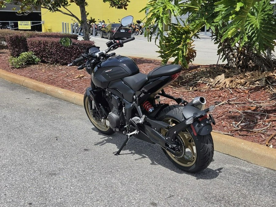2026 Triumph Trident 800 Jet Black