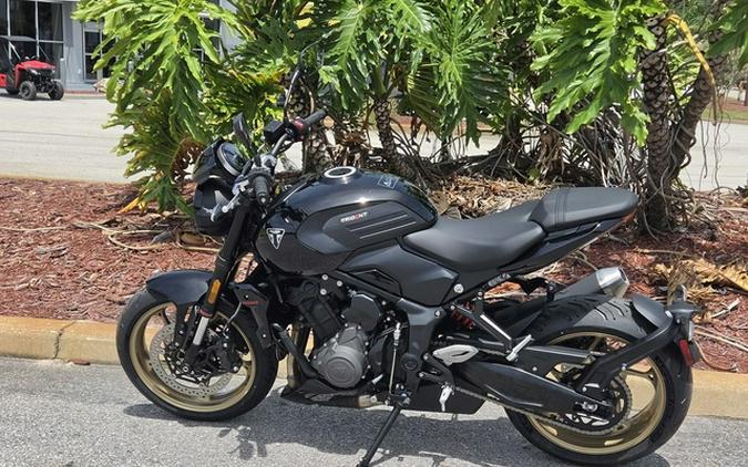 2026 Triumph Trident 800 Jet Black