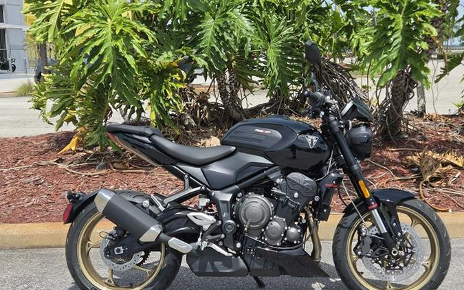 2026 Triumph Trident 800 Jet Black
