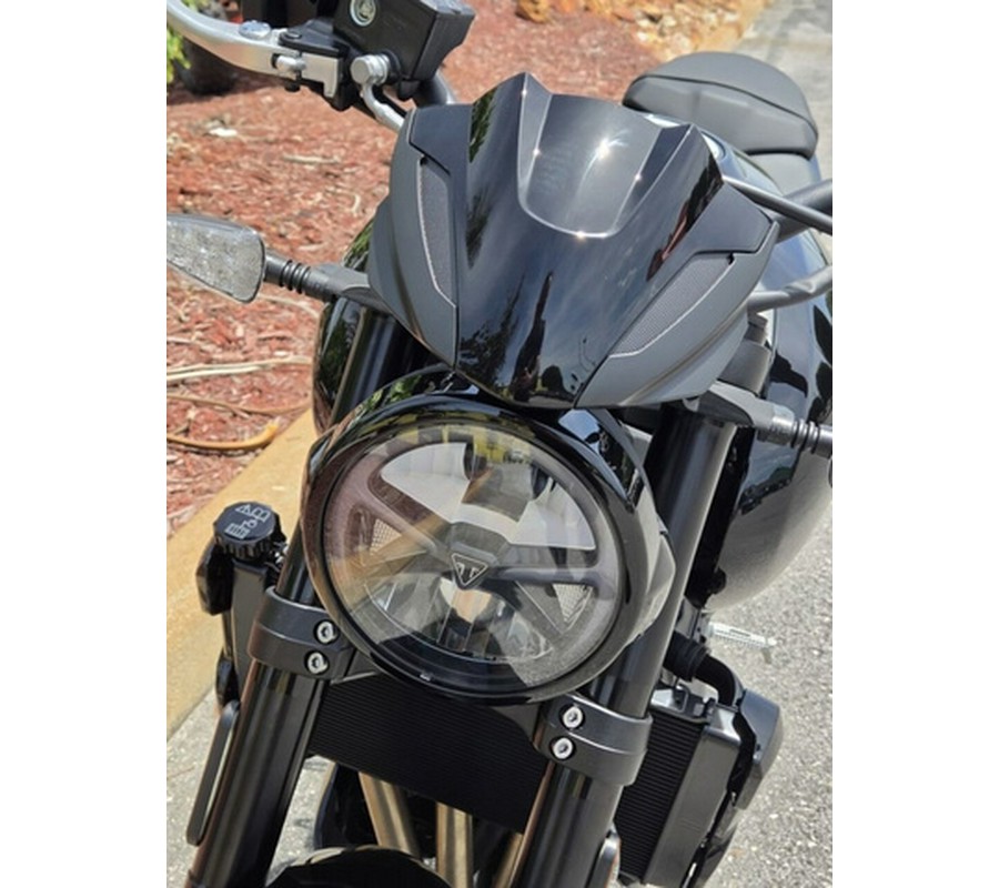 2026 Triumph Trident 800 Jet Black