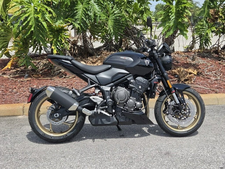 2026 Triumph Trident 800 Jet Black