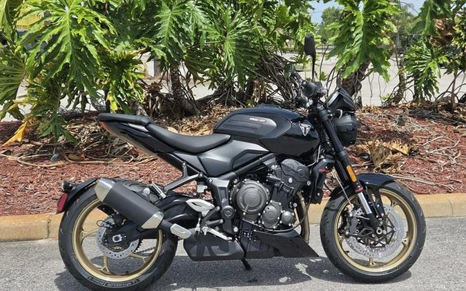 2026 Triumph Trident 800 Jet Black