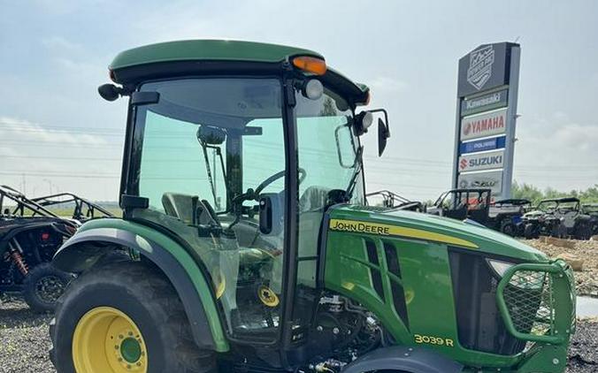 2017 John Deere 3039R