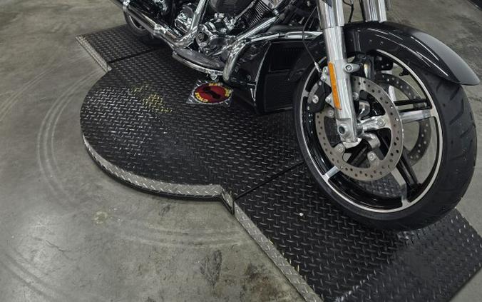 2026 Harley-Davidson® Street Glide® MIDNIGHT EMBER