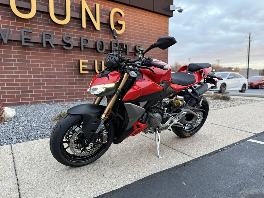 2026 Ducati Streetfighter V2 RED