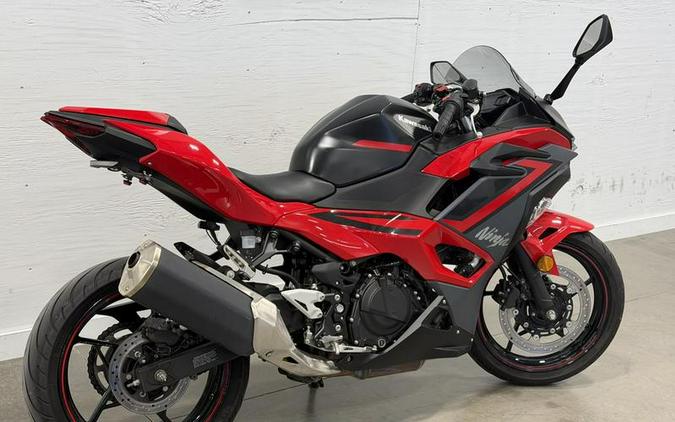 2025 Kawasaki Ninja® 500 ABS Passion Red/Metallic Flat Spark Black