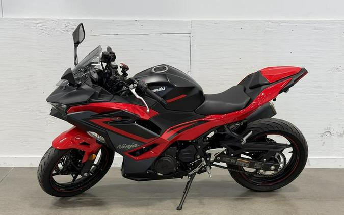 2025 Kawasaki Ninja® 500 ABS Passion Red/Metallic Flat Spark Black