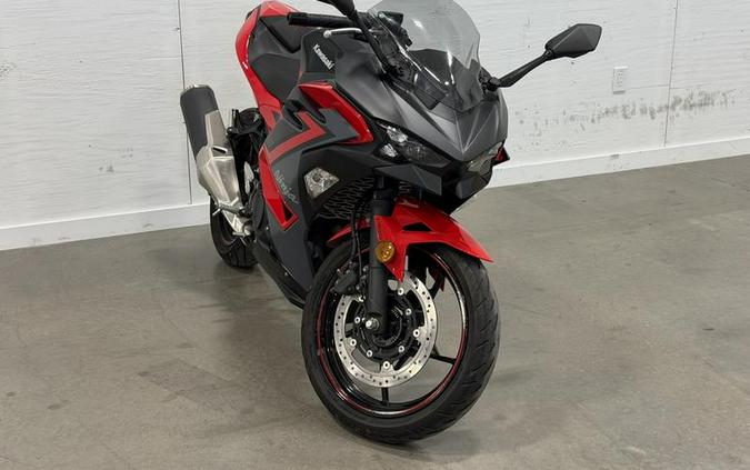 2025 Kawasaki Ninja® 500 ABS Passion Red/Metallic Flat Spark Black