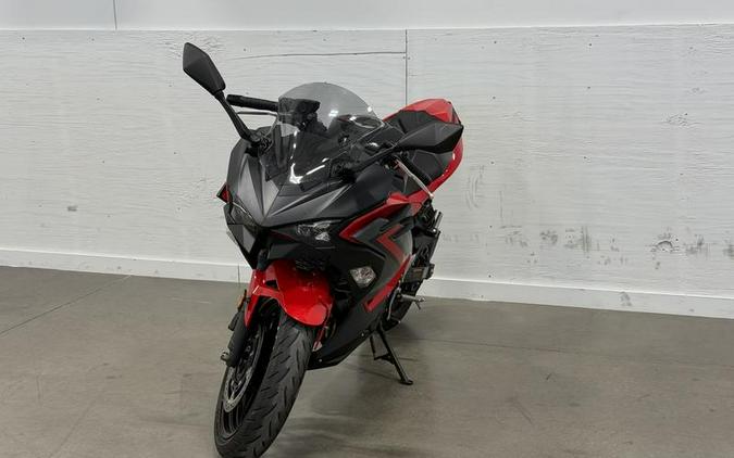 2025 Kawasaki Ninja® 500 ABS Passion Red/Metallic Flat Spark Black