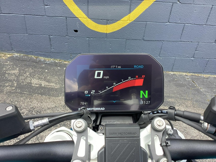2026 BMW R1300R