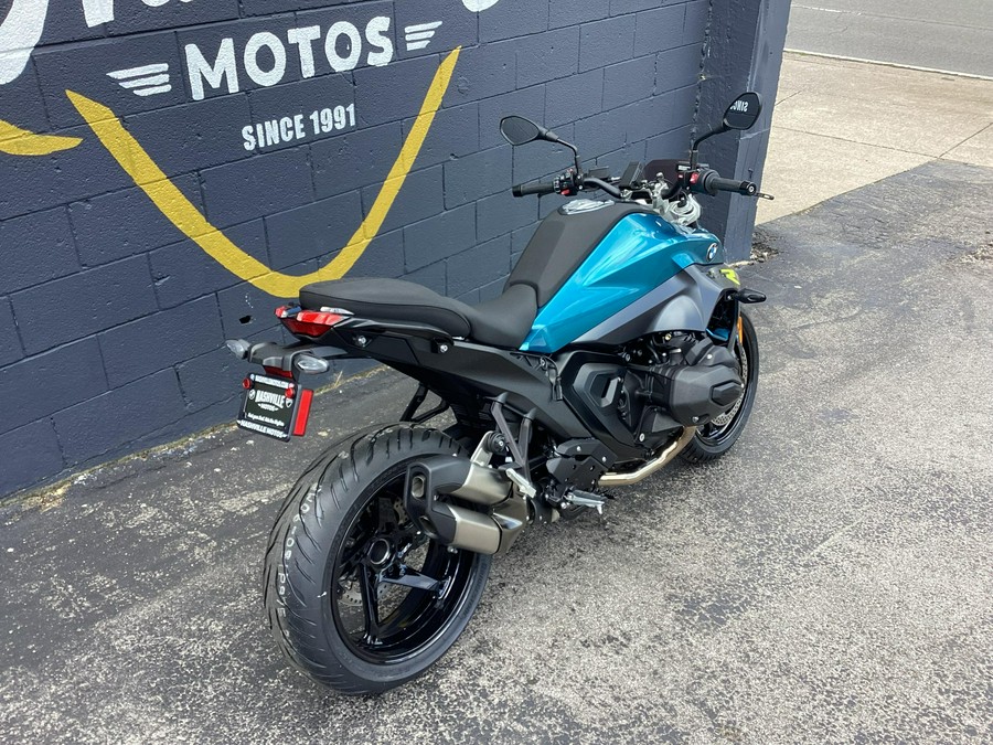 2026 BMW R1300R