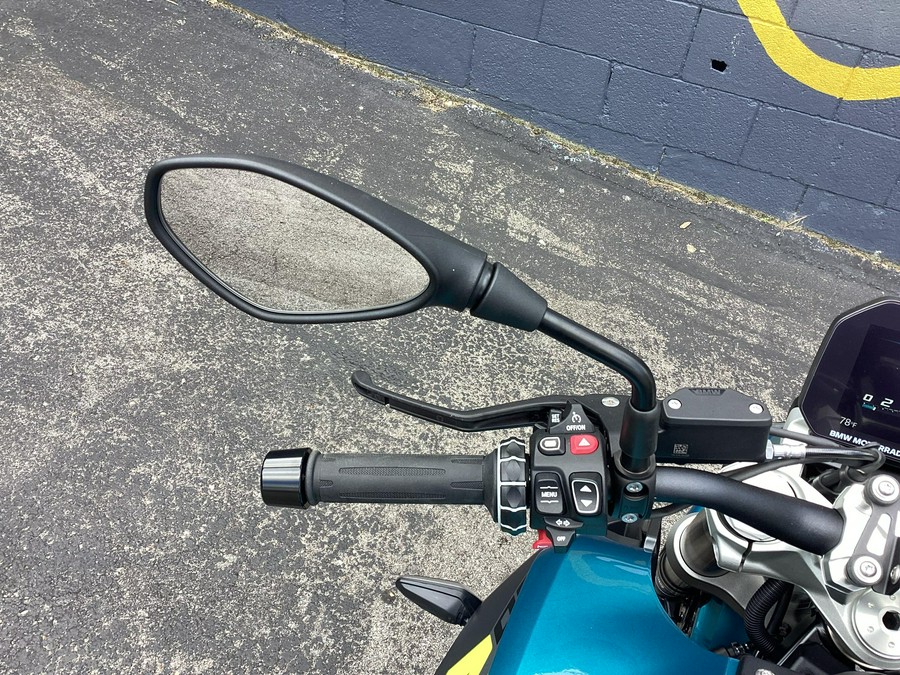 2026 BMW R1300R