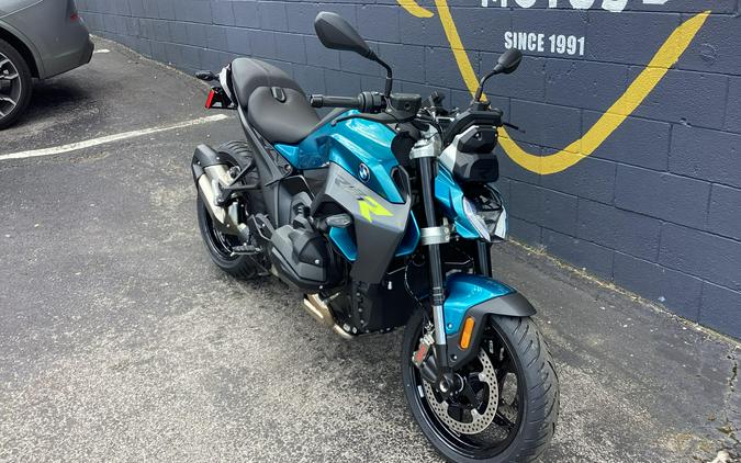 2026 BMW R1300R