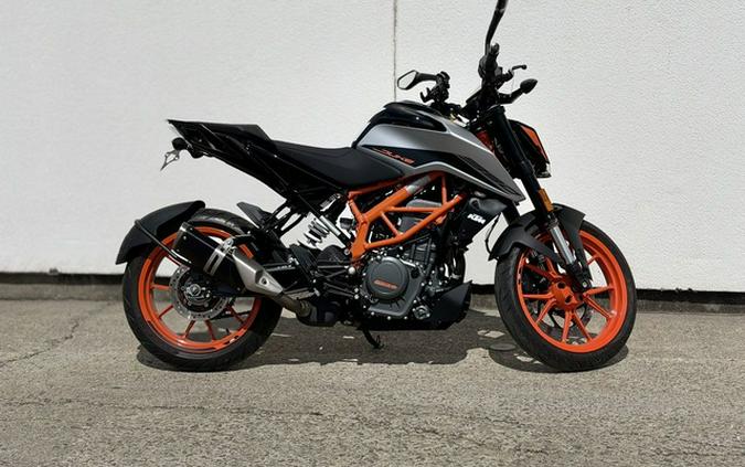 2022 KTM Duke 390