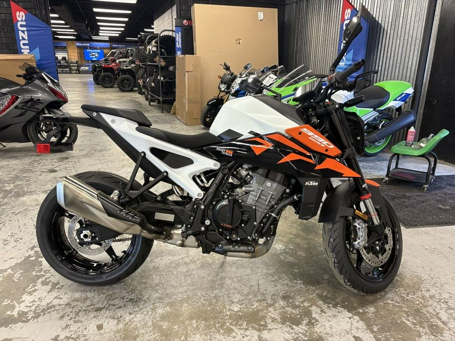 2026 KTM Duke 990