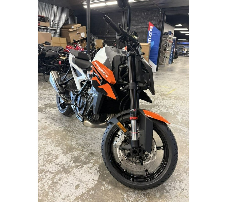 2026 KTM Duke 990