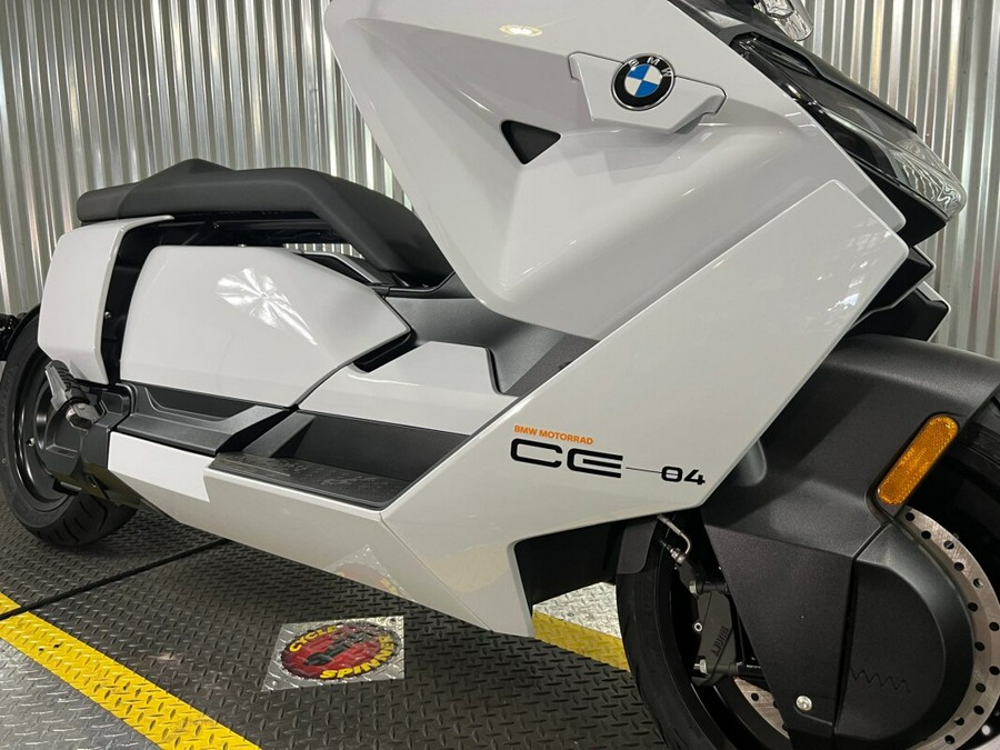 2024 BMW Motorrad CE 04