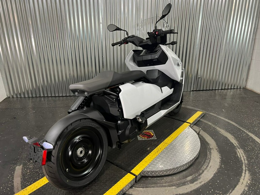 2024 BMW Motorrad CE 04