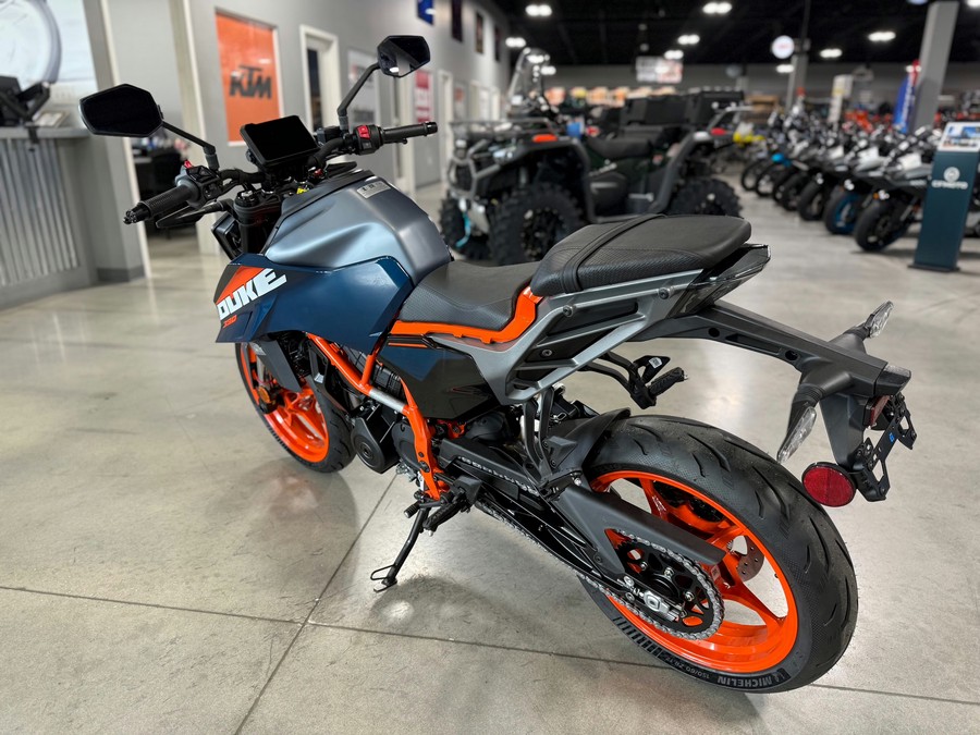 2025 KTM Duke 390