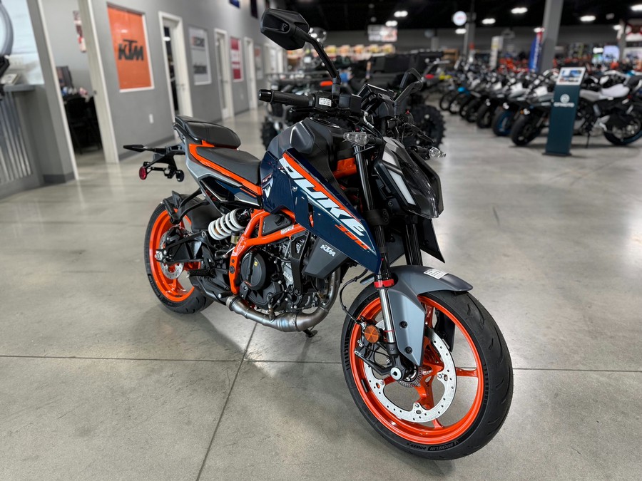 2025 KTM Duke 390