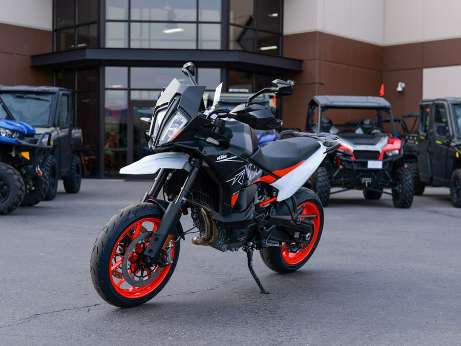 2024 KTM SMT 890