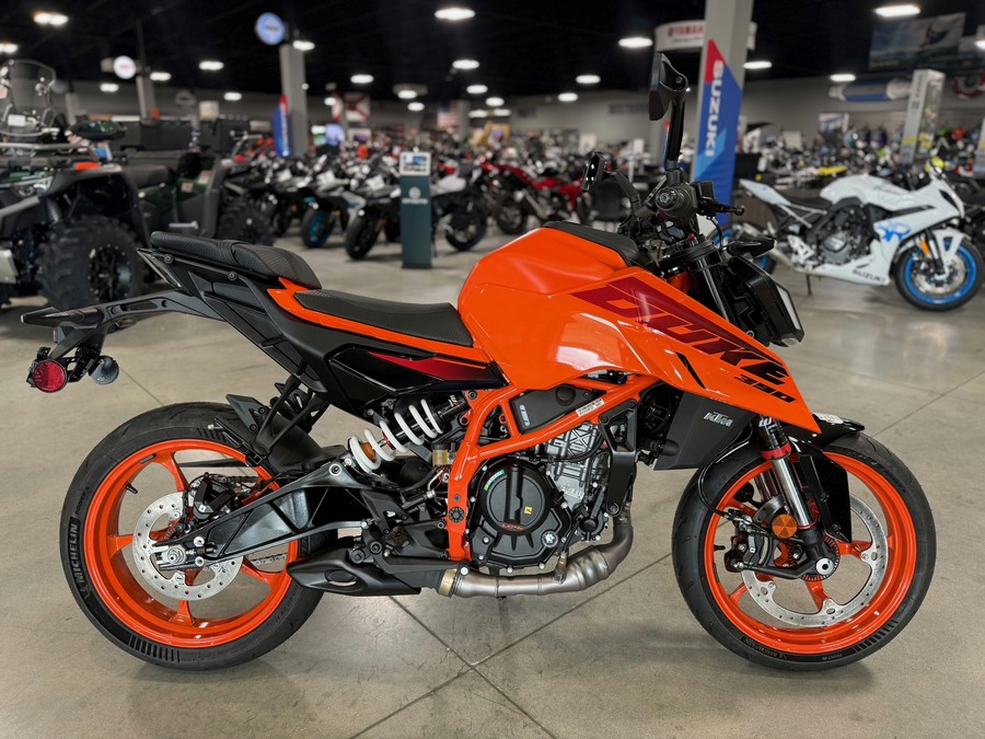 2025 KTM Duke 390