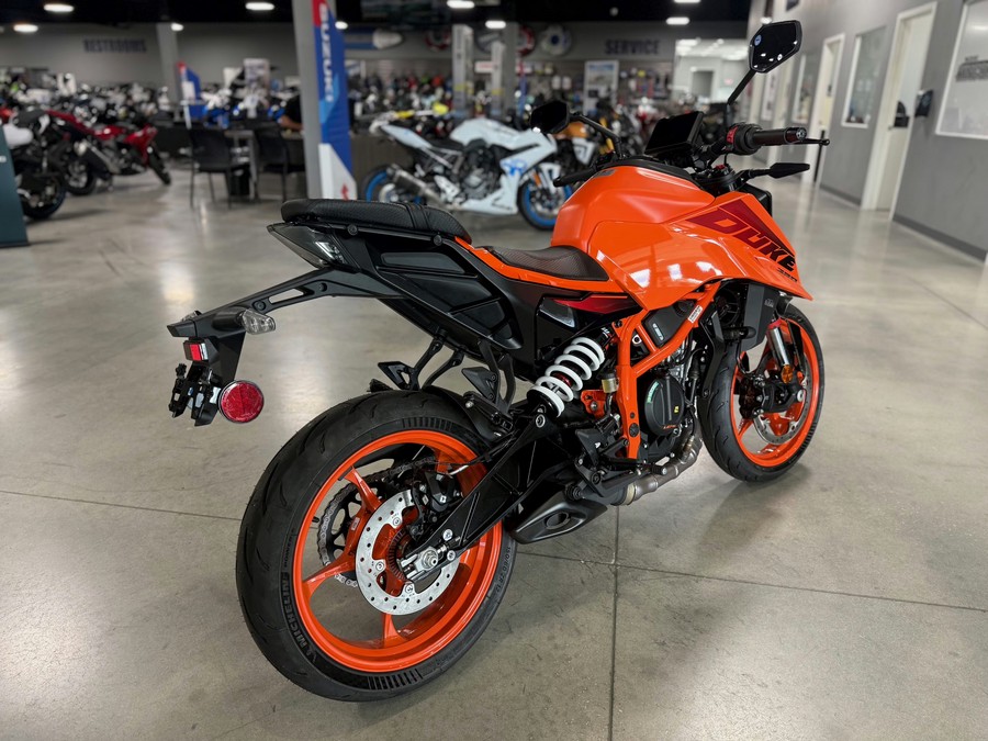 2025 KTM Duke 390