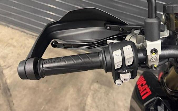 2027 Ducati HYPERMOTARD 698 MONO NERA