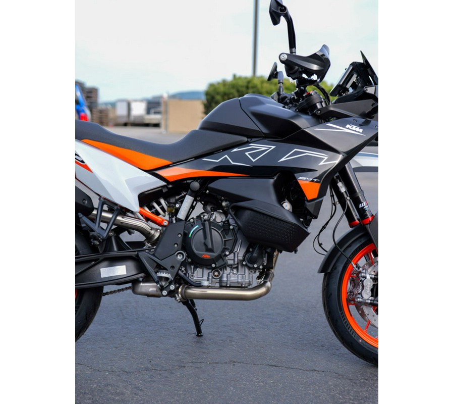 2024 KTM SMT 890