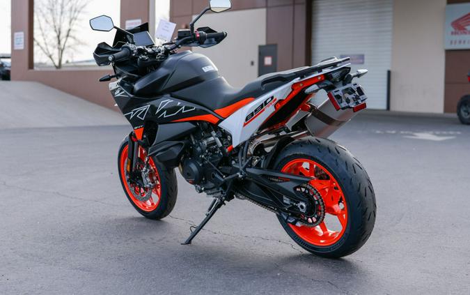 2024 KTM SMT 890