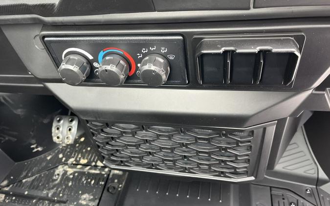 2026 Can-Am DEFENDER XT CAB HD11 W/10.25In" INFO - STEALTH BLACK