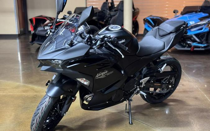 2026 Kawasaki Ninja® 500 Metallic Flat Spark Black